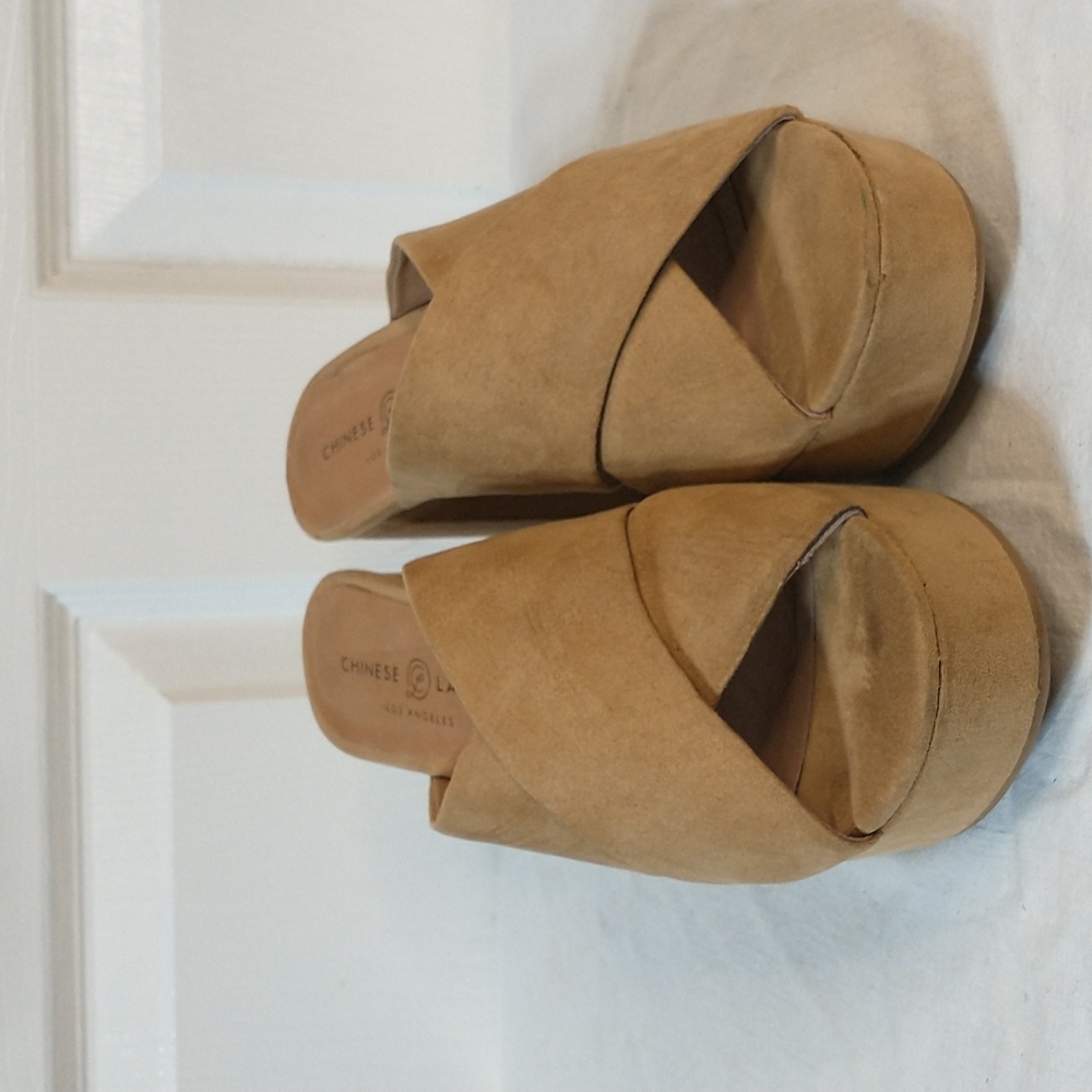 Chinese Laundry Women's Tan Mules size 9.5 vegan suede. Chunky heel. - Picture 6 of 8